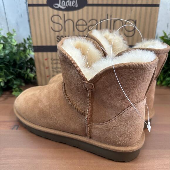 Kirkland Signature Women's Shearling Scalloped Edge Boots Size 9 - Picture 4 of 6